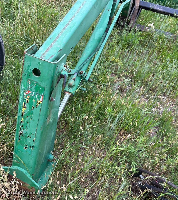 image for item DS2964 John Deere 148 loader