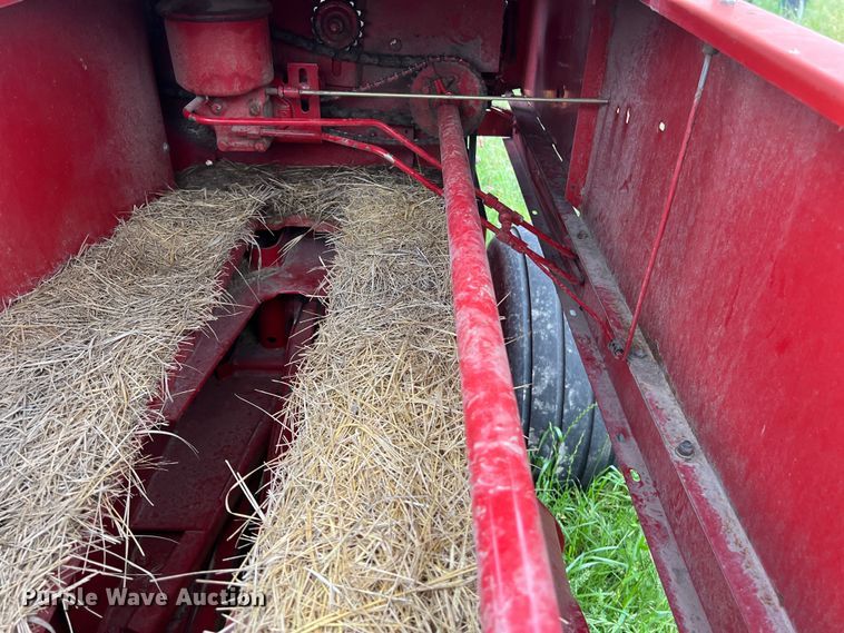 image for item DS2965 Case IH SBX540 small square baler