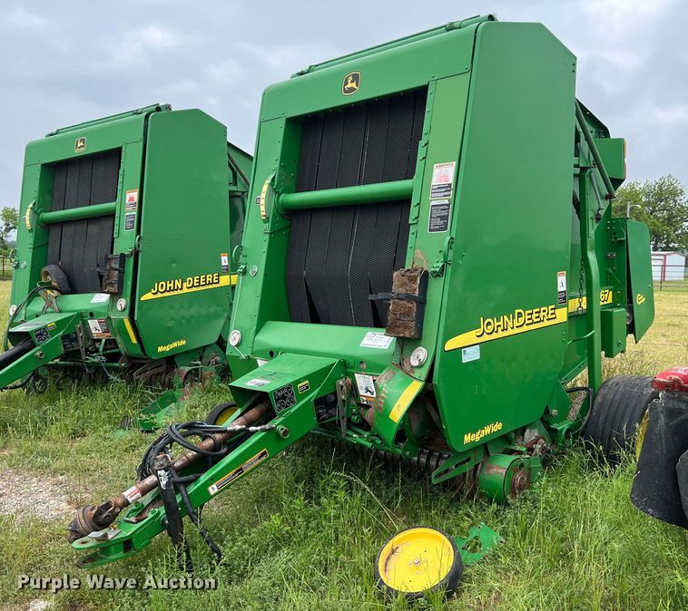 image for item DS2967 John Deere 467 round baler