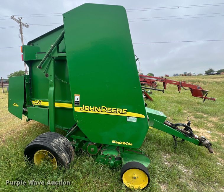 image for item DS2967 John Deere 467 round baler