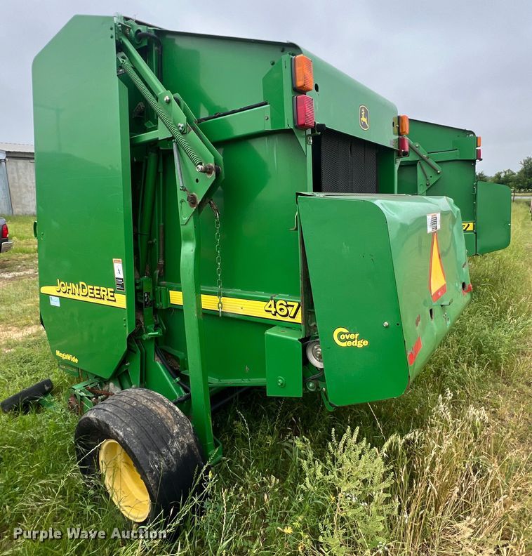 image for item DS2967 John Deere 467 round baler