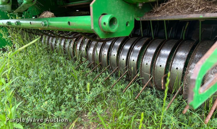 image for item DS2967 John Deere 467 round baler