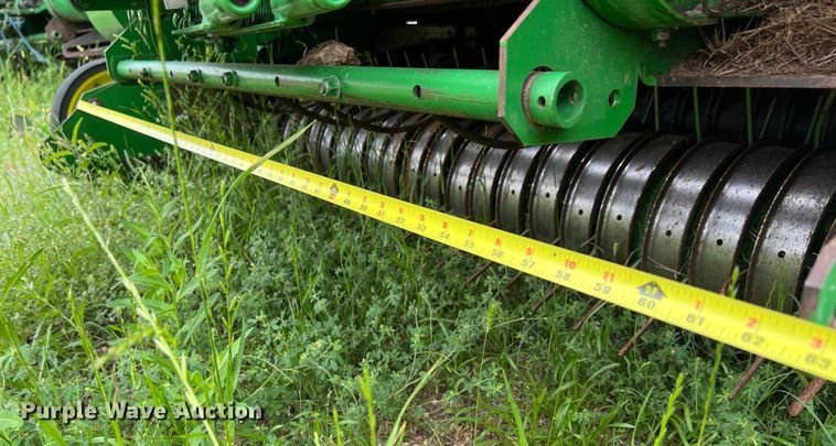 image for item DS2967 John Deere 467 round baler
