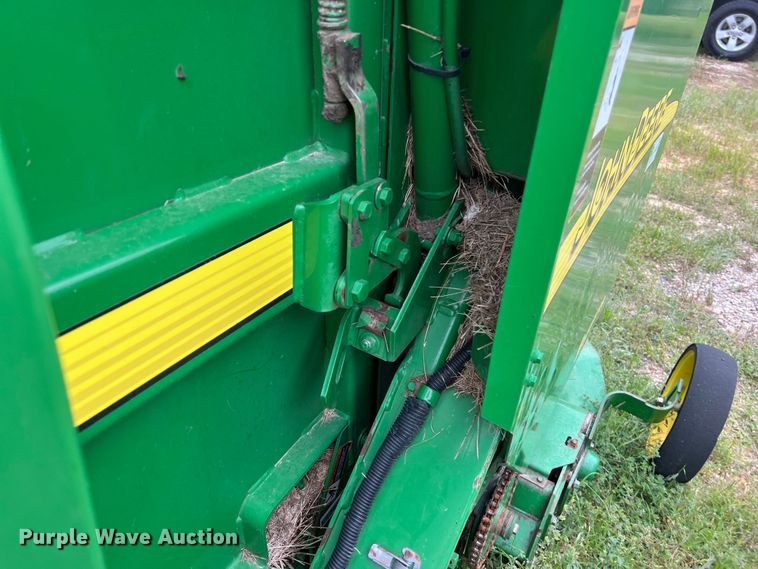 image for item DS2967 John Deere 467 round baler