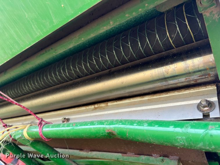 image for item DS2967 John Deere 467 round baler