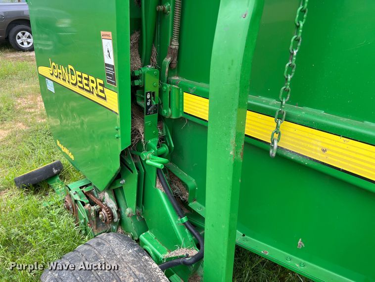 image for item DS2967 John Deere 467 round baler