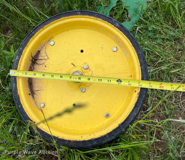 image for item DS2967 John Deere 467 round baler