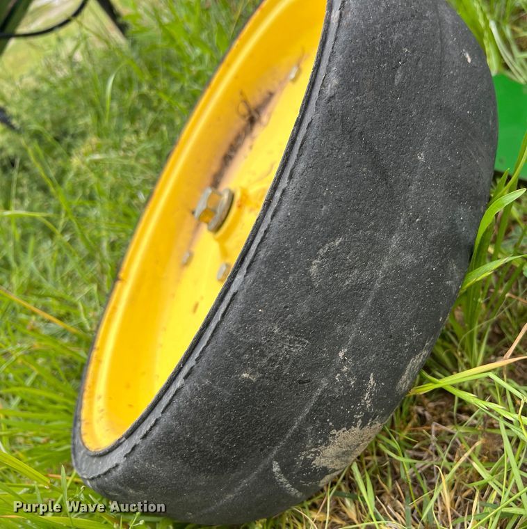 image for item DS2967 John Deere 467 round baler