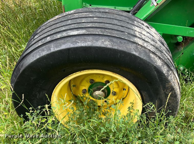 image for item DS2967 John Deere 467 round baler