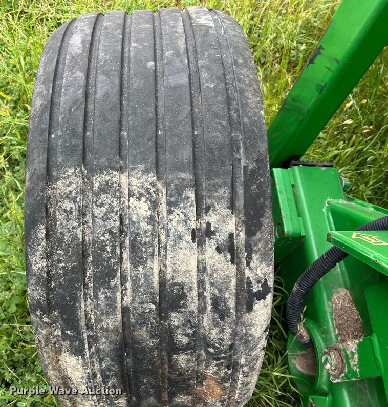 image for item DS2967 John Deere 467 round baler