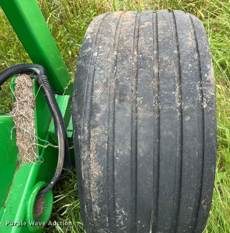 image for item DS2967 John Deere 467 round baler