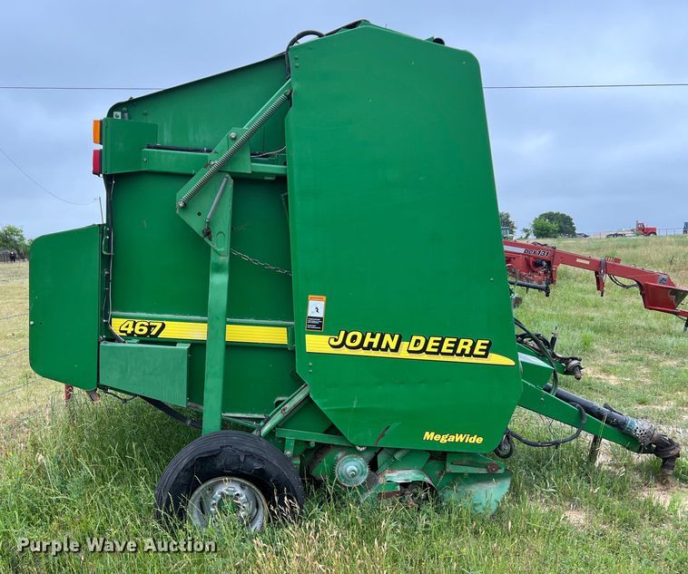 image for item DS2968 John Deere 467 round baler