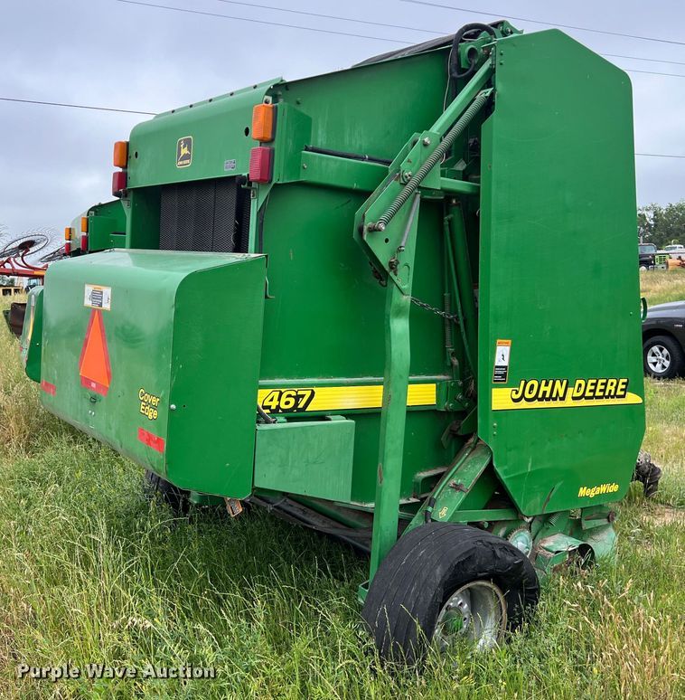 image for item DS2968 John Deere 467 round baler