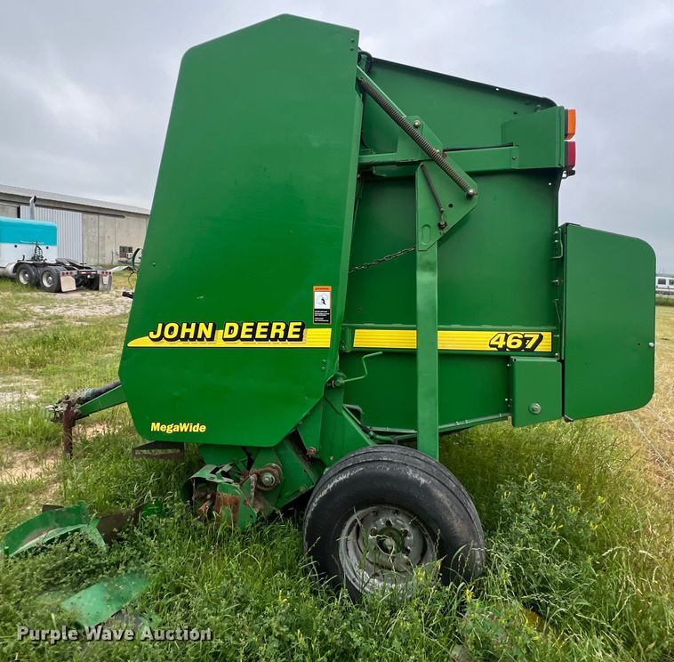 image for item DS2968 John Deere 467 round baler