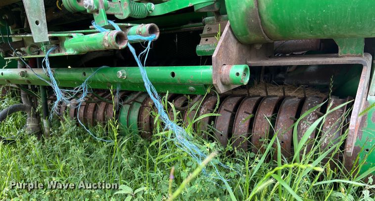 image for item DS2968 John Deere 467 round baler