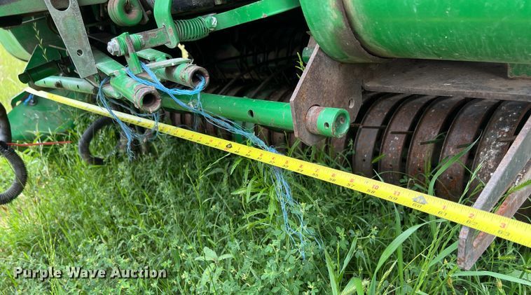 image for item DS2968 John Deere 467 round baler