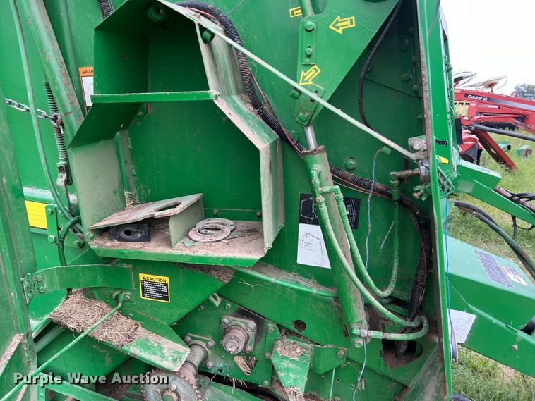 image for item DS2968 John Deere 467 round baler
