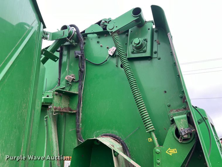 image for item DS2968 John Deere 467 round baler