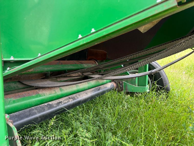 image for item DS2968 John Deere 467 round baler