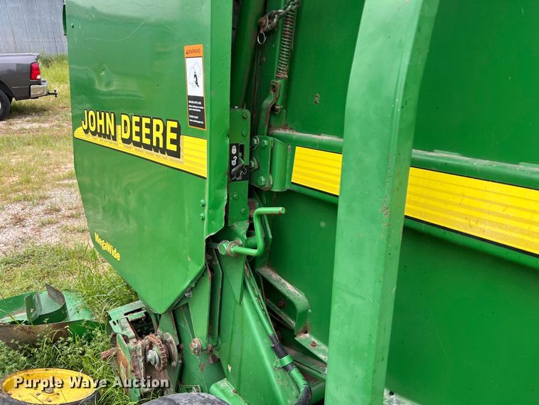 image for item DS2968 John Deere 467 round baler