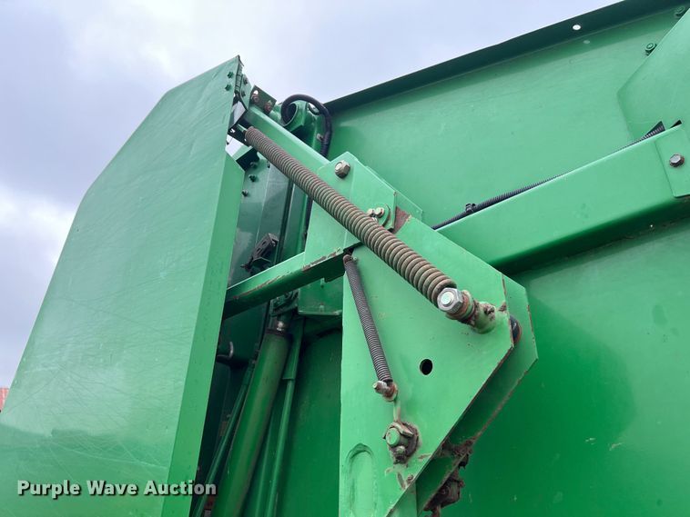 image for item DS2968 John Deere 467 round baler