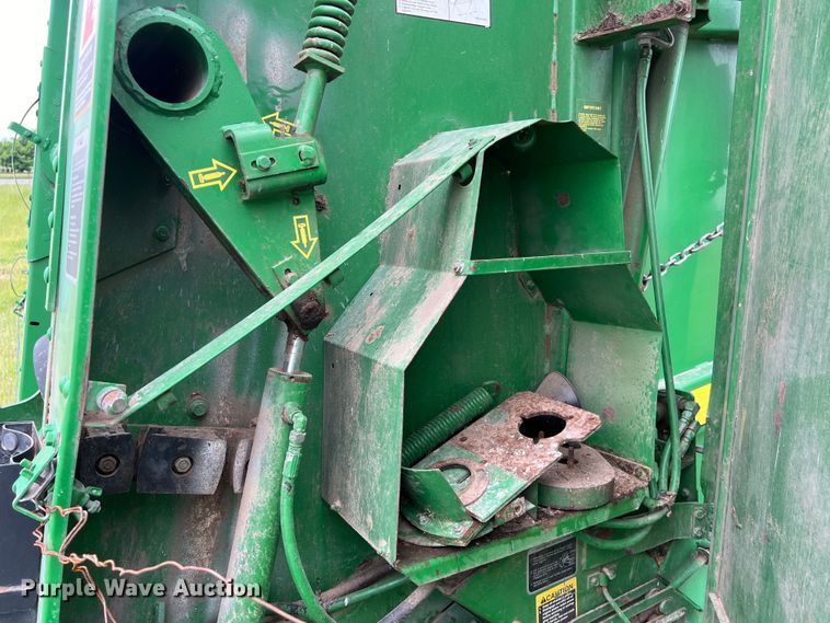 image for item DS2968 John Deere 467 round baler