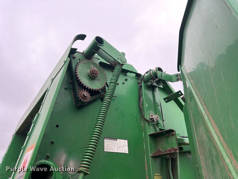 image for item DS2968 John Deere 467 round baler