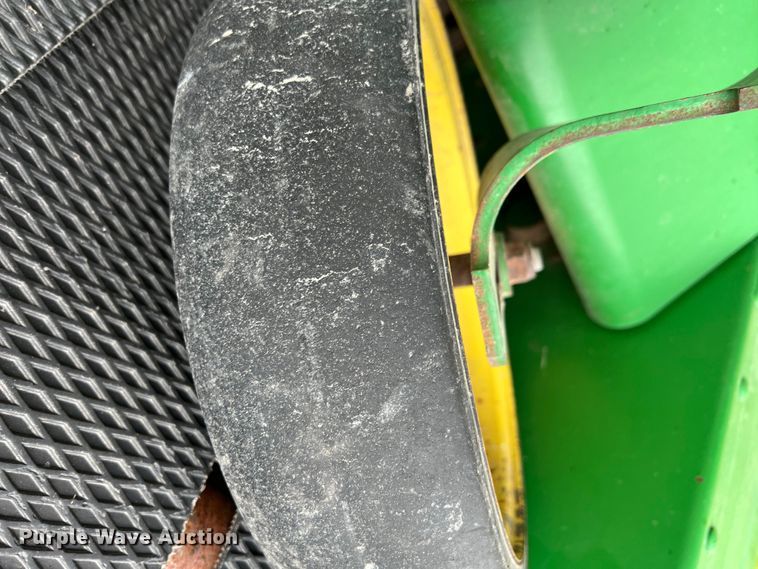 image for item DS2968 John Deere 467 round baler