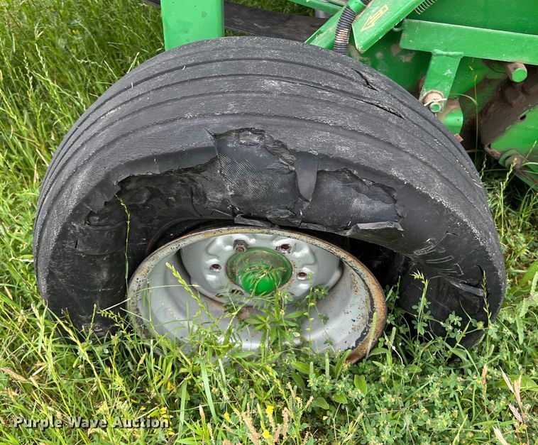 image for item DS2968 John Deere 467 round baler