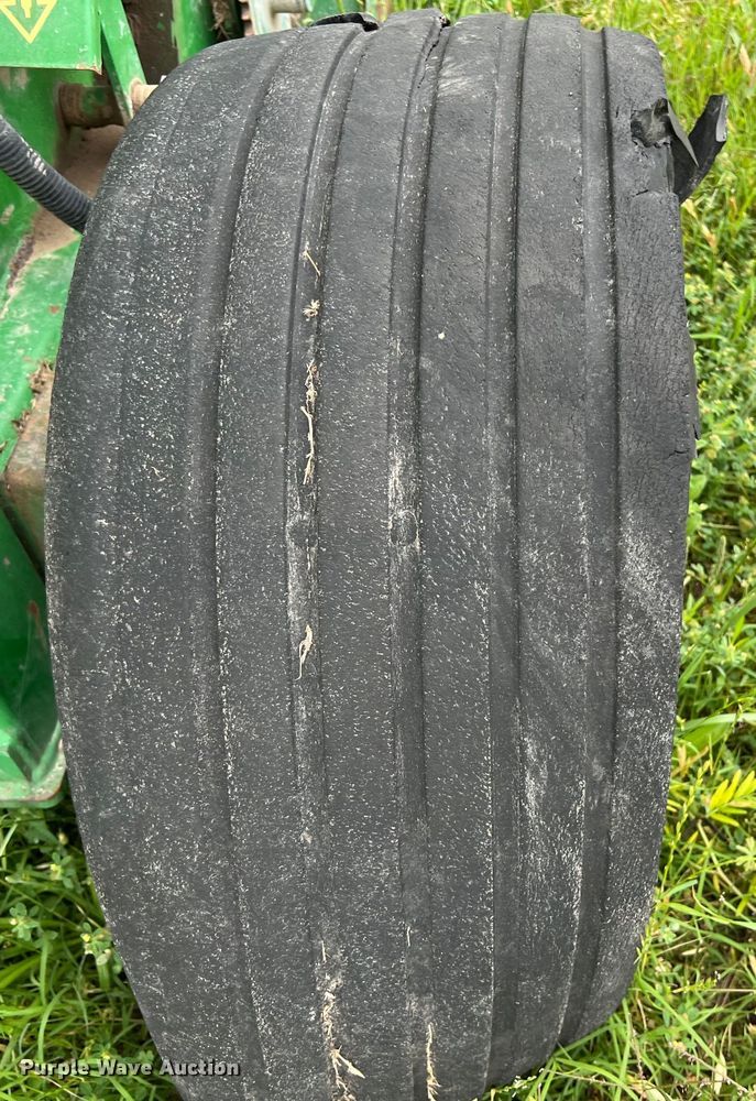 image for item DS2968 John Deere 467 round baler