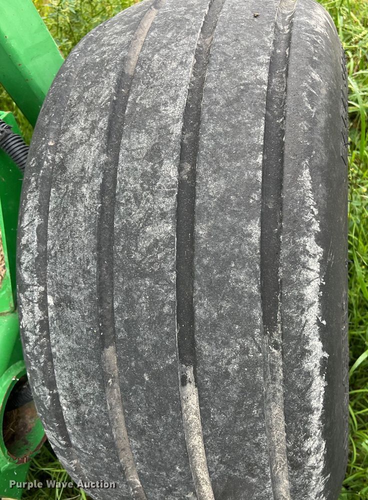 image for item DS2968 John Deere 467 round baler