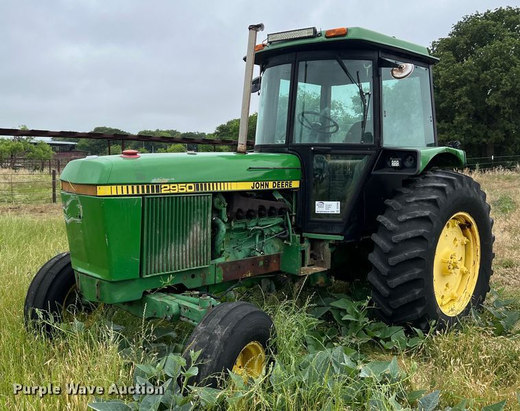 image for item DS2969 1983 John Deere 2950 tractor