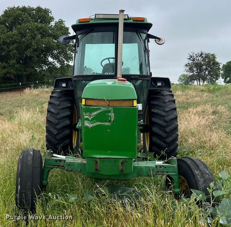 image for item DS2969 1983 John Deere 2950 tractor