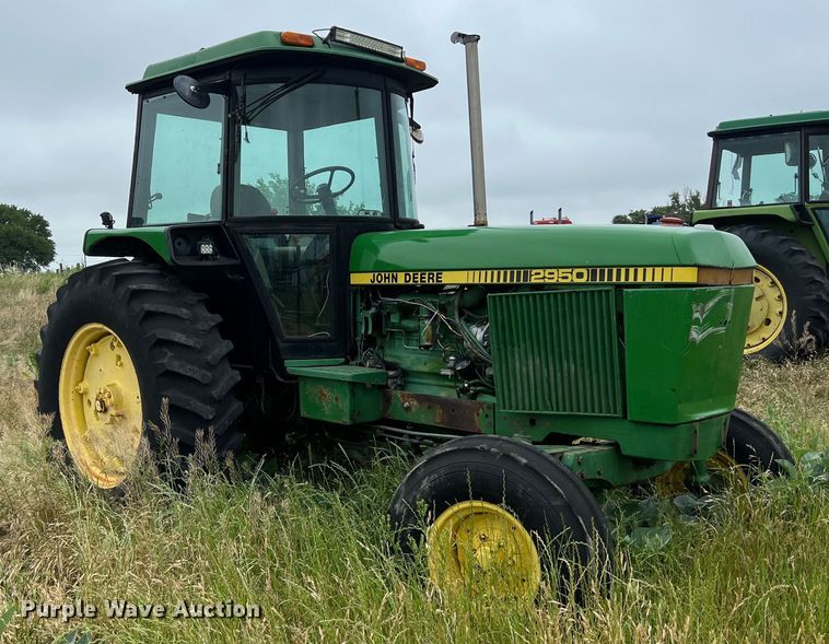 image for item DS2969 1983 John Deere 2950 tractor