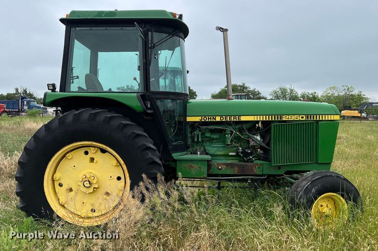 image for item DS2969 1983 John Deere 2950 tractor