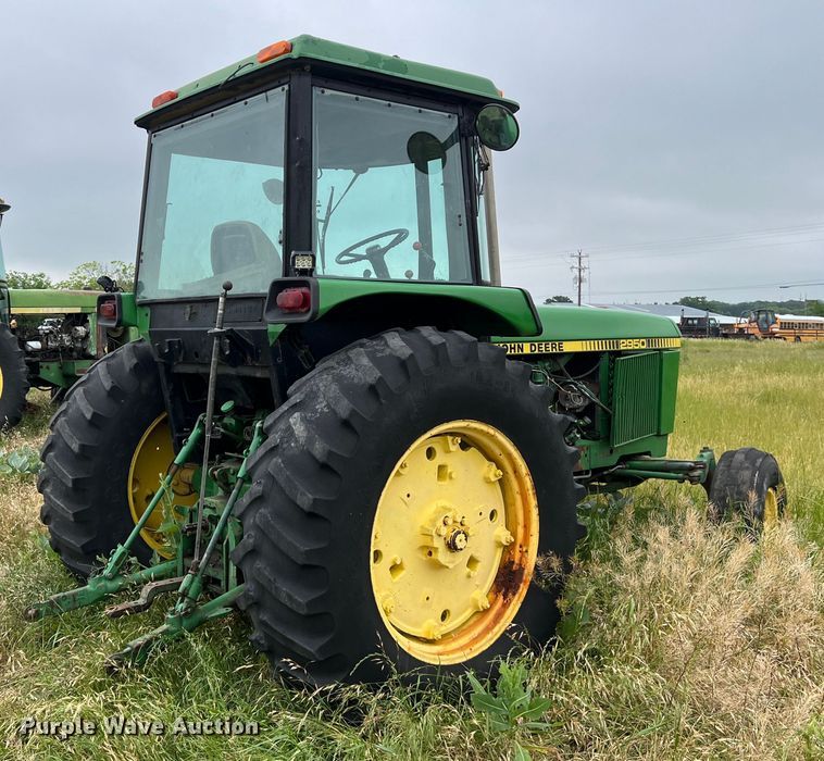 image for item DS2969 1983 John Deere 2950 tractor
