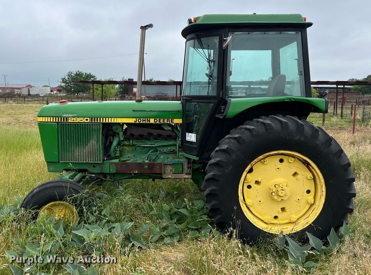 image for item DS2969 1983 John Deere 2950 tractor