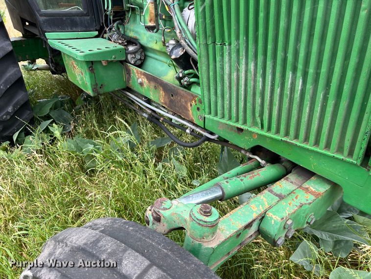 image for item DS2969 1983 John Deere 2950 tractor