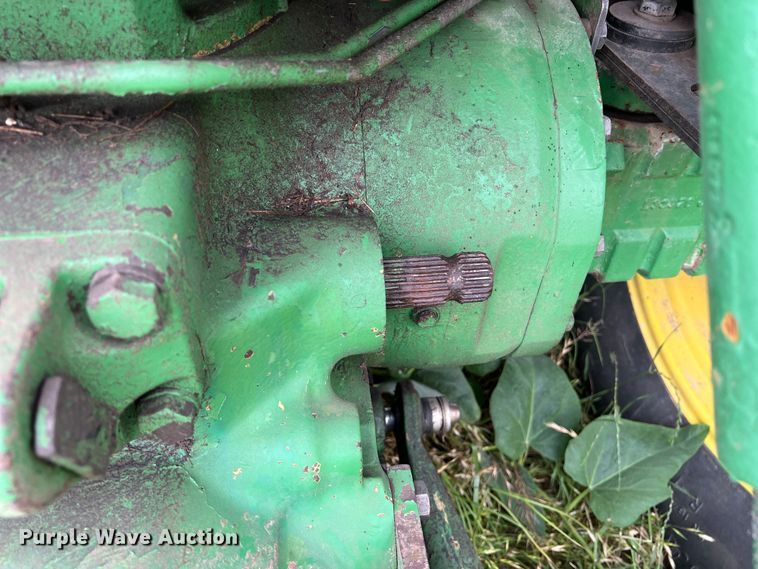 image for item DS2969 1983 John Deere 2950 tractor