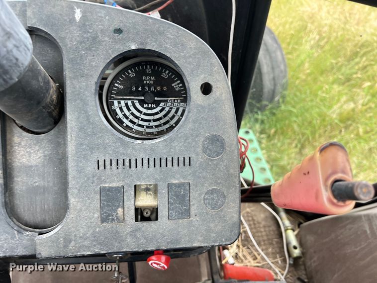 image for item DS2969 1983 John Deere 2950 tractor