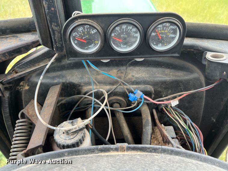 image for item DS2969 1983 John Deere 2950 tractor