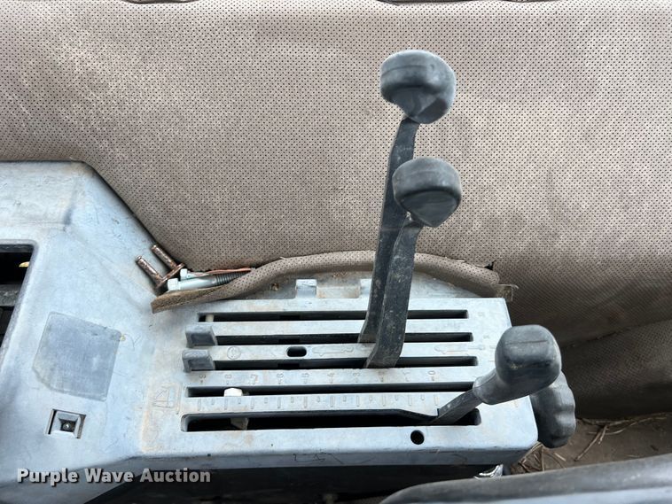 image for item DS2969 1983 John Deere 2950 tractor