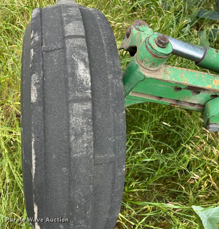 image for item DS2969 1983 John Deere 2950 tractor