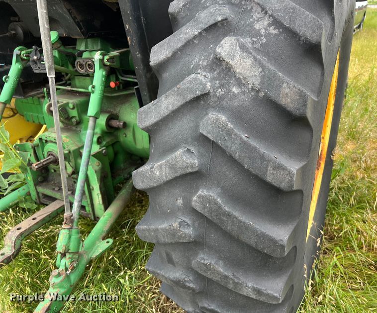 image for item DS2969 1983 John Deere 2950 tractor