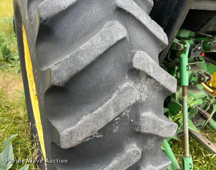 image for item DS2969 1983 John Deere 2950 tractor