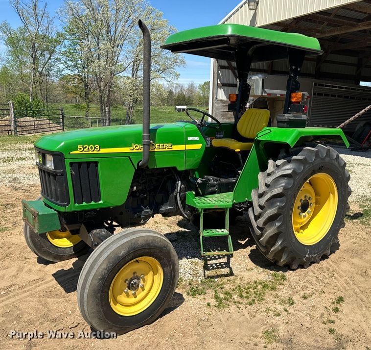 image for item EH6702 2004 John Deere 5203 tractor