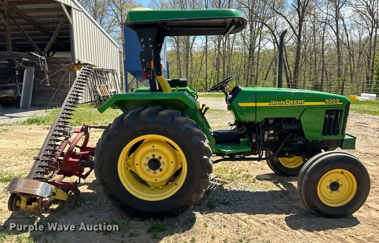 image for item EH6702 2004 John Deere 5203 tractor