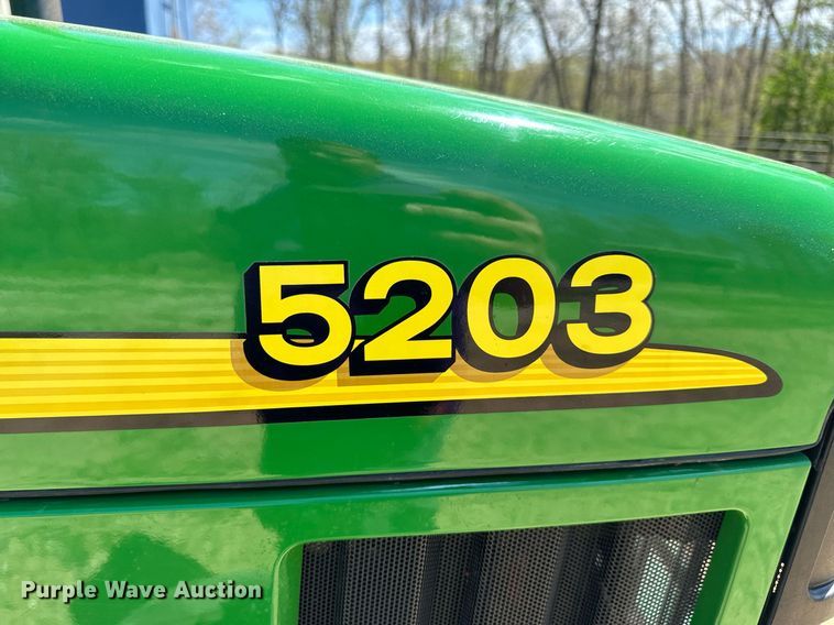 image for item EH6702 2004 John Deere 5203 tractor