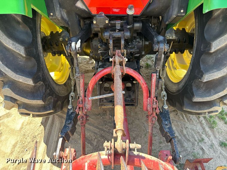 image for item EH6702 2004 John Deere 5203 tractor