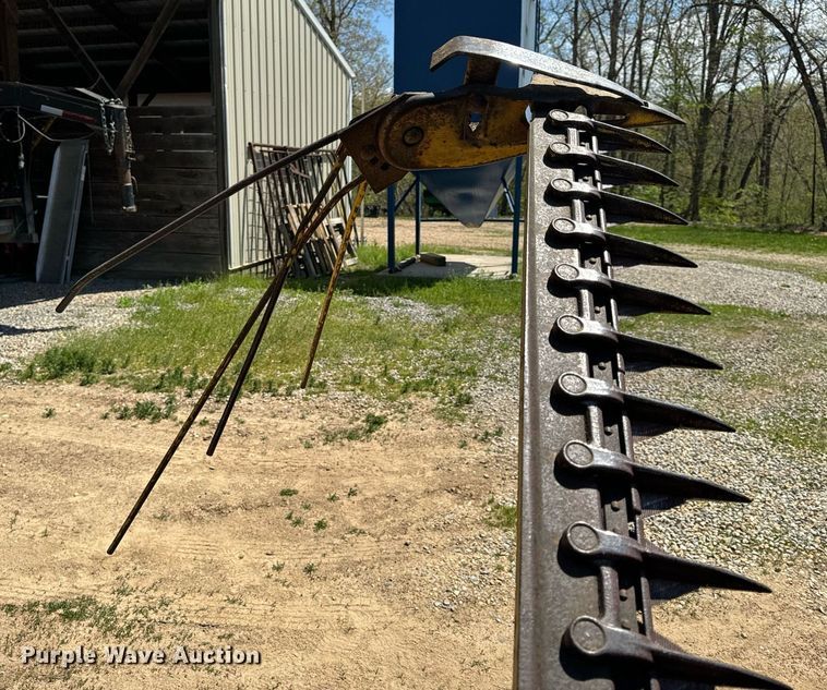 image for item EH6702 2004 John Deere 5203 tractor